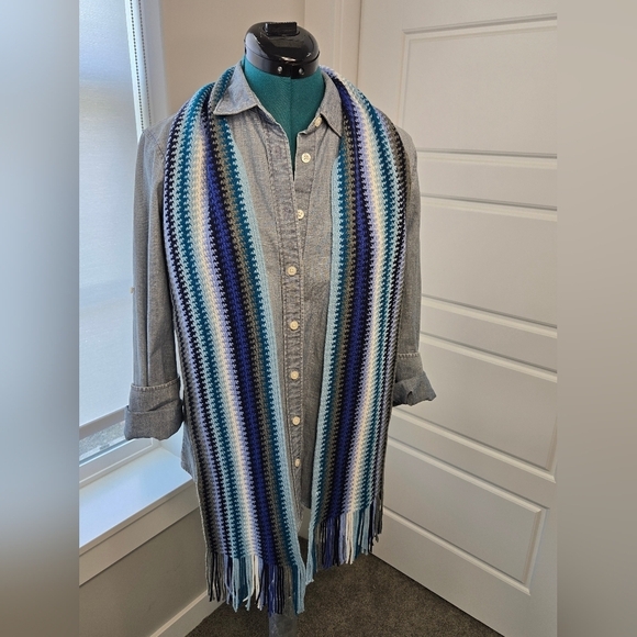 NEW YORK & COMPANY KNITWEAR LONG SCARF FRINGE ENDS BLUE TEAL CROCHET WOMEN OS - Picture 3 of 12